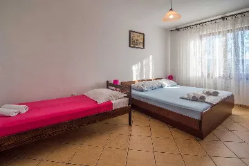 Sea-View Apartment for 7 in Sužan (Krk)