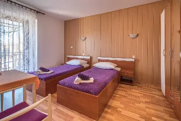 Sea-View Apartment for 7 in Sužan (Krk)