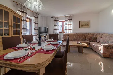 Sea-View Apartment for 7 in Sužan (Krk)