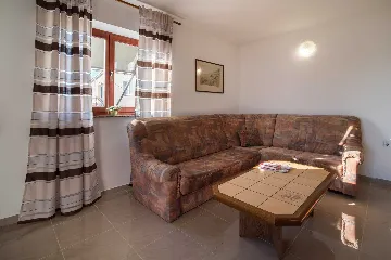 Sea-View Apartment for 7 in Sužan (Krk)