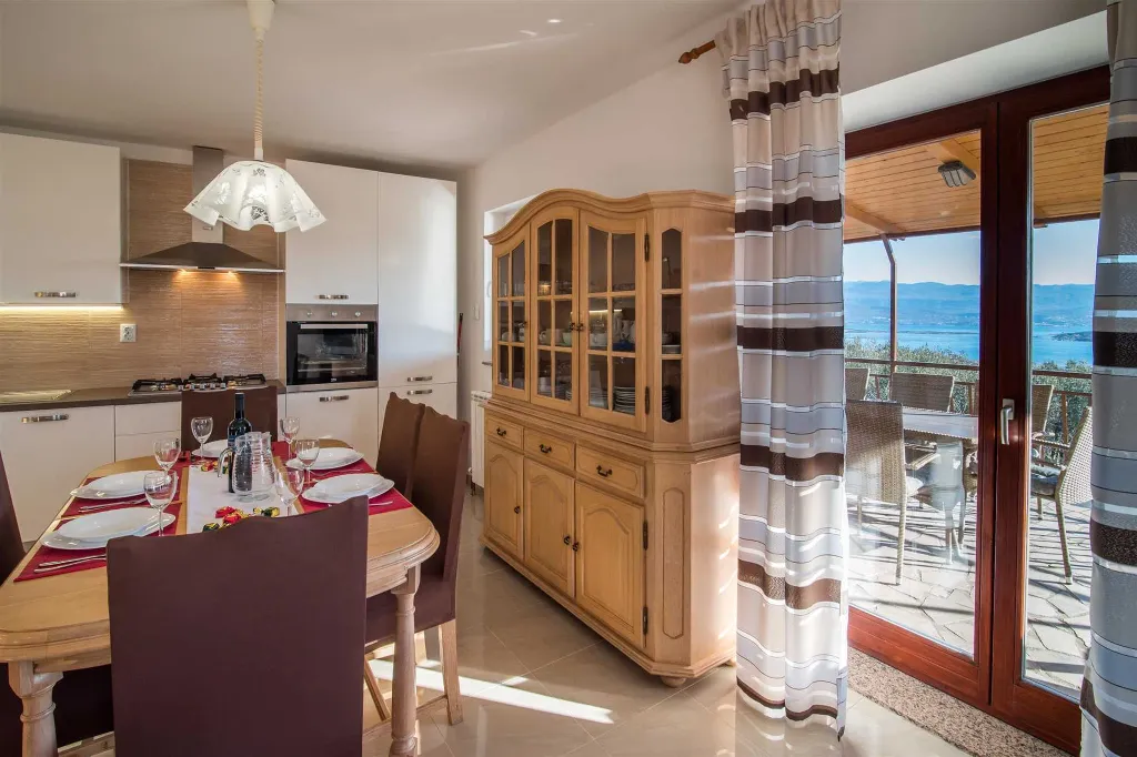 Sea-View Apartment for 7 in Sužan (Krk)