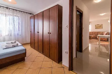 Sea-View Apartment for 7 in Sužan (Krk)