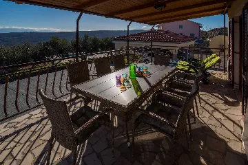 Sea-View Apartment for 7 in Sužan (Krk)