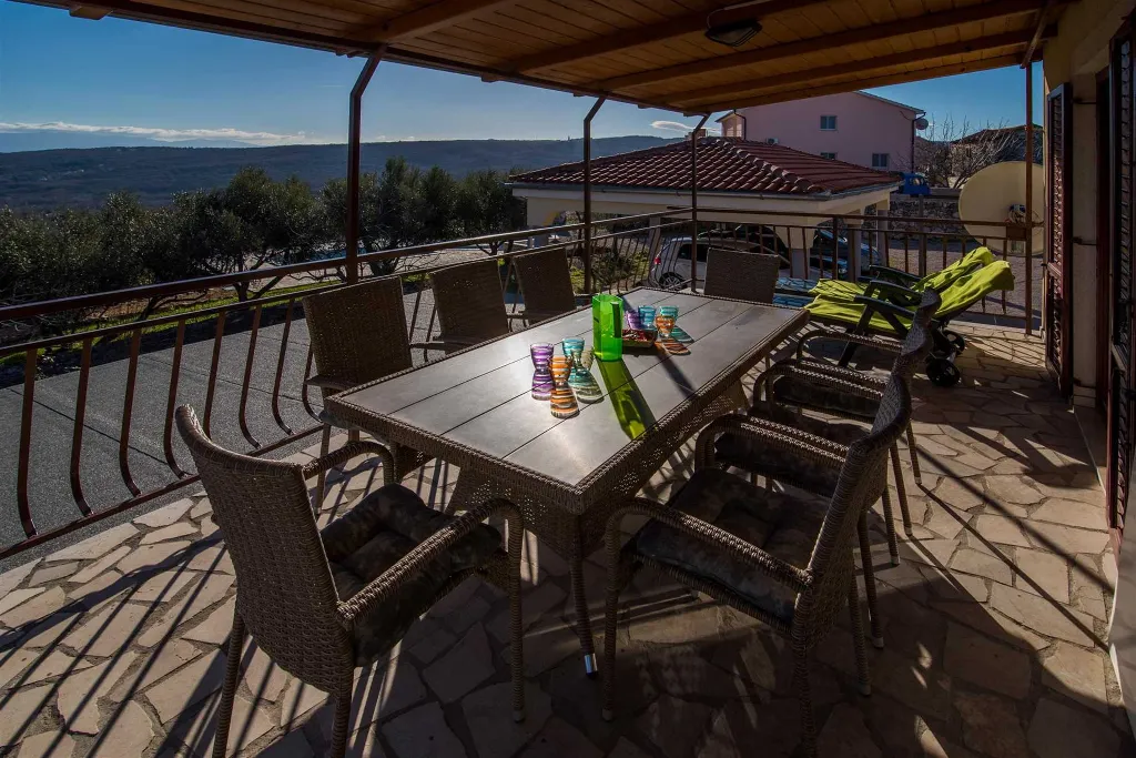 Sea-View Apartment for 7 in Sužan (Krk)
