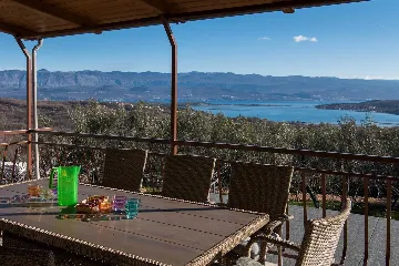 Sea-View Apartment for 7 in Sužan (Krk)