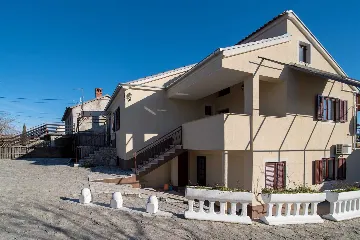 Sea-View Apartment for 7 in Sužan (Krk)