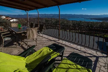 Sea-View Apartment for 7 in Sužan (Krk)