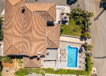 4-Bedroom Apartment in Hlapa (Krk) for 8