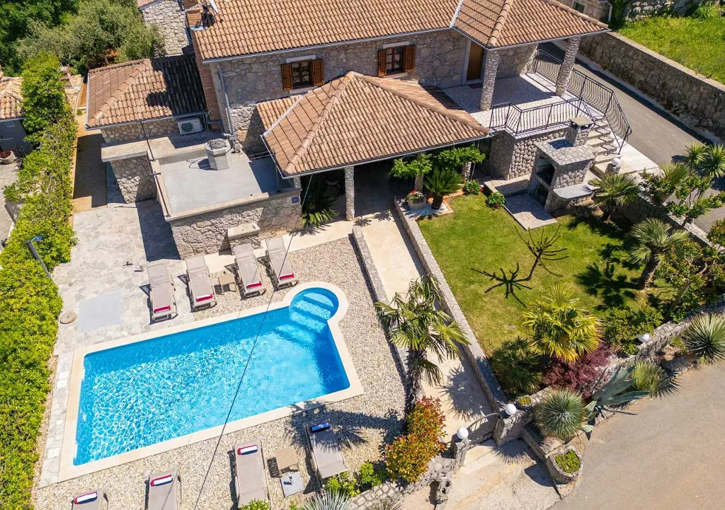 4-Bedroom Apartment in Hlapa (Krk) for 8