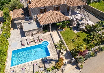 4-Bedroom Apartment in Hlapa (Krk) for 8