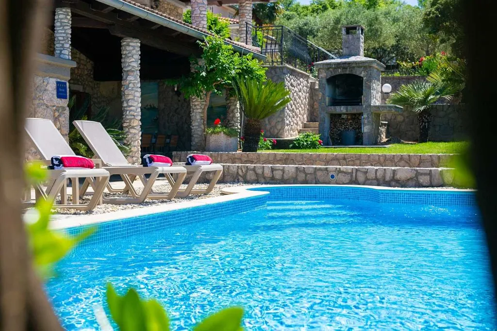 4-Bedroom Apartment in Hlapa (Krk) for 8