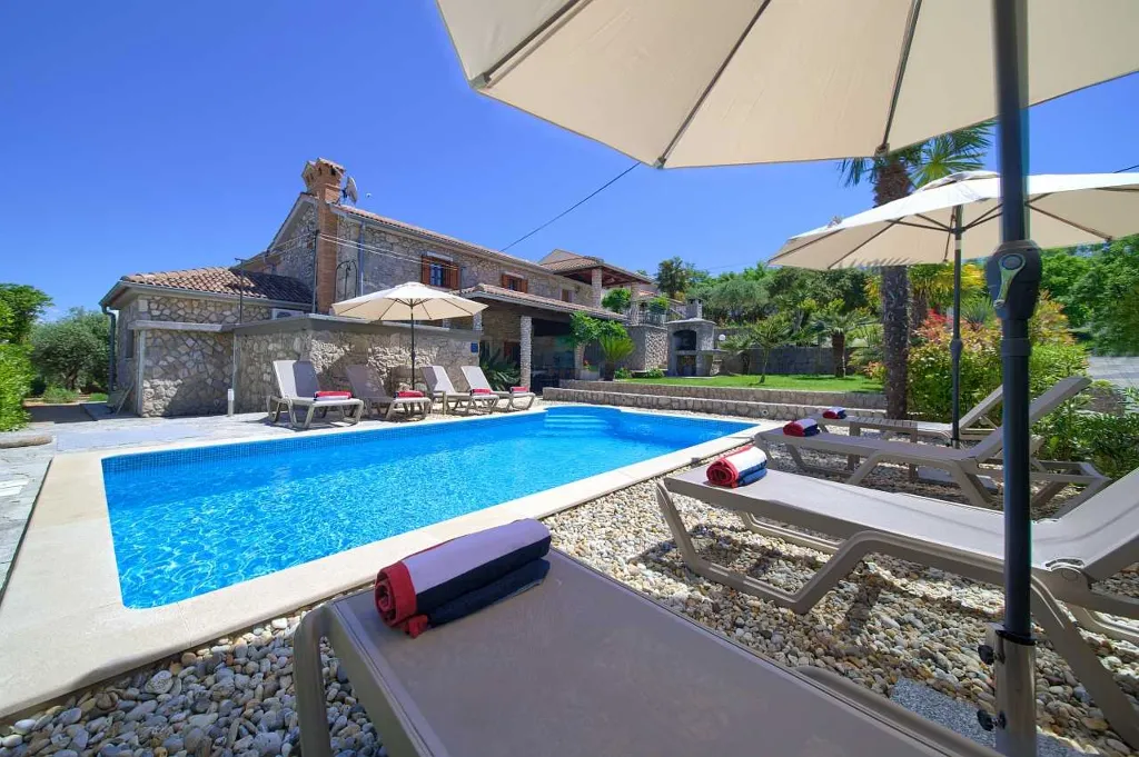 4-Bedroom Apartment in Hlapa (Krk) for 8