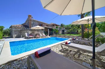 4-Bedroom Apartment in Hlapa (Krk) for 8