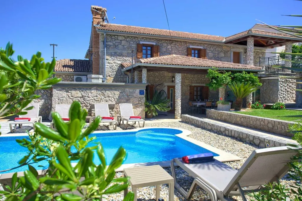 4-Bedroom Apartment in Hlapa (Krk) for 8