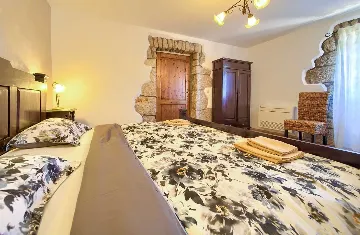 4-Bedroom Apartment in Hlapa (Krk) for 8