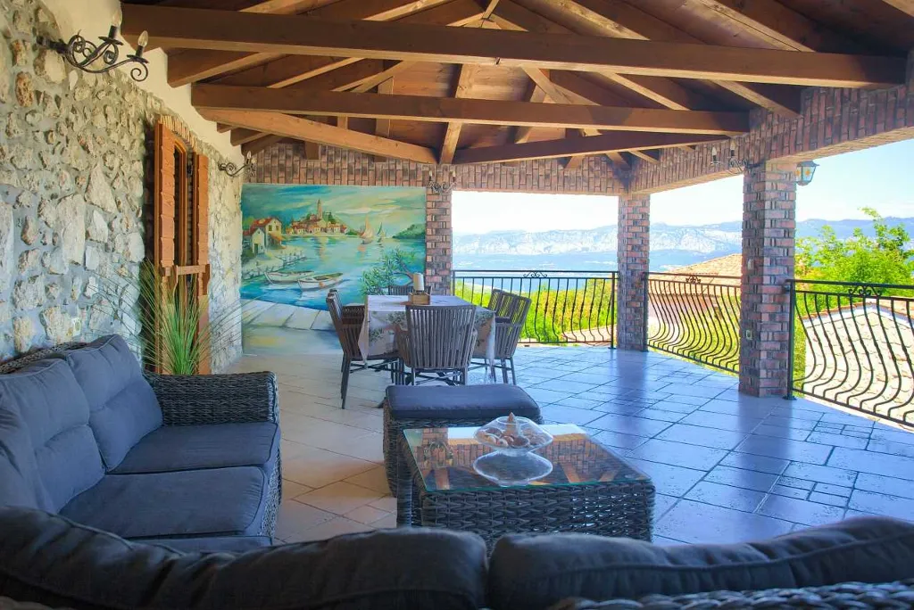 4-Bedroom Apartment in Hlapa (Krk) for 8