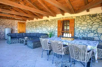 4-Bedroom Apartment in Hlapa (Krk) for 8