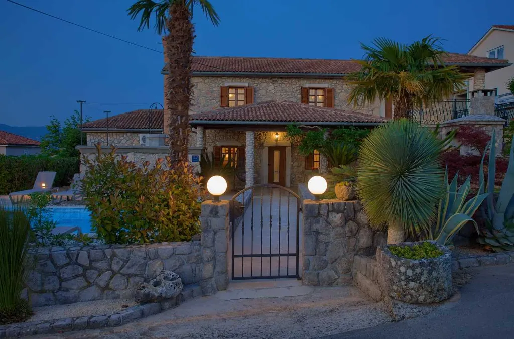 4-Bedroom Apartment in Hlapa (Krk) for 8