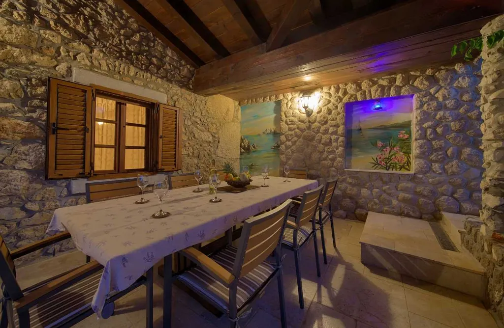 4-Bedroom Apartment in Hlapa (Krk) for 8