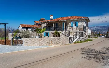 Hlapa Krk Apartment with Private Heated Pool