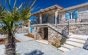 Hlapa Krk Apartment with Private Heated Pool