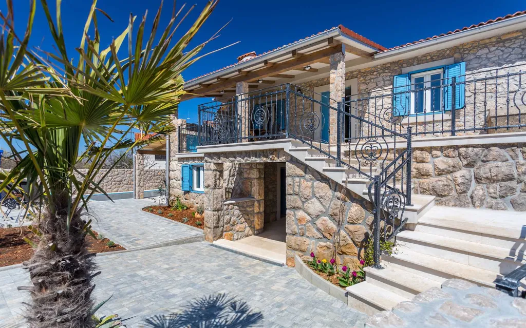 Hlapa Krk Apartment with Private Heated Pool