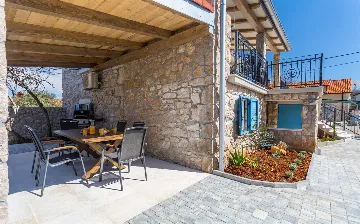 Hlapa Krk Apartment with Private Heated Pool