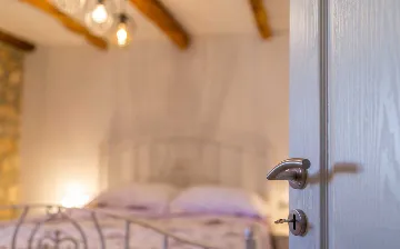 Hlapa Krk Apartment with Private Heated Pool