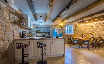 Hlapa Krk Apartment with Private Heated Pool