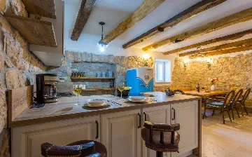 Hlapa Krk Apartment with Private Heated Pool