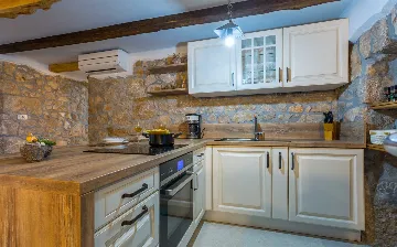 Hlapa Krk Apartment with Private Heated Pool