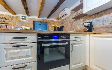 Hlapa Krk Apartment with Private Heated Pool