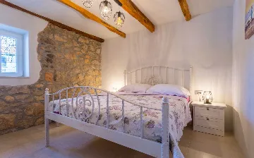 Hlapa Krk Apartment with Private Heated Pool