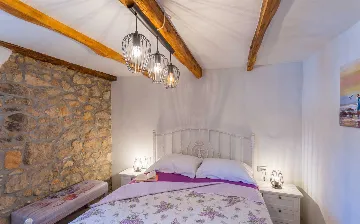 Hlapa Krk Apartment with Private Heated Pool