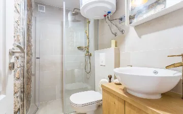 Hlapa Krk Apartment with Private Heated Pool