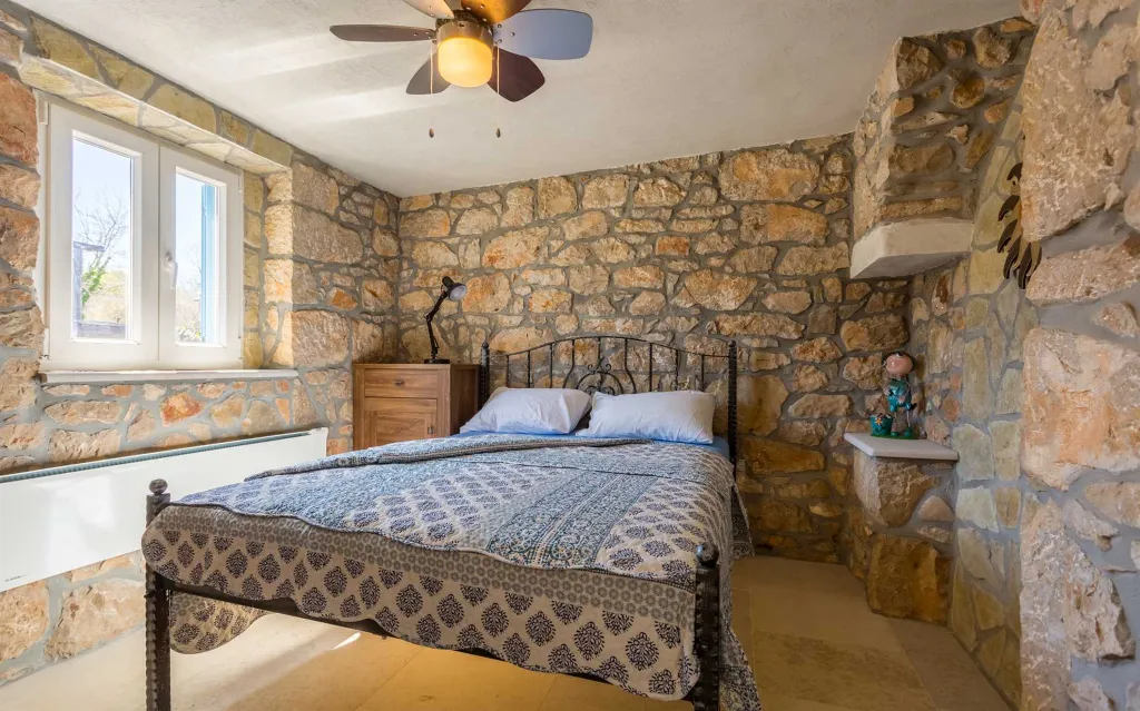 Hlapa Krk Apartment with Private Heated Pool