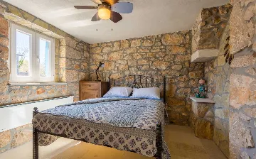 Hlapa Krk Apartment with Private Heated Pool