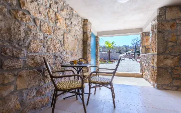 Hlapa Krk Apartment with Private Heated Pool