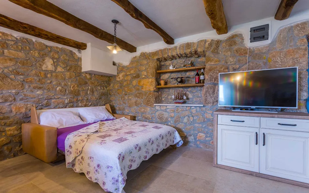 Hlapa Krk Apartment with Private Heated Pool