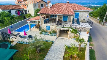 Hlapa Krk Apartment with Private Heated Pool