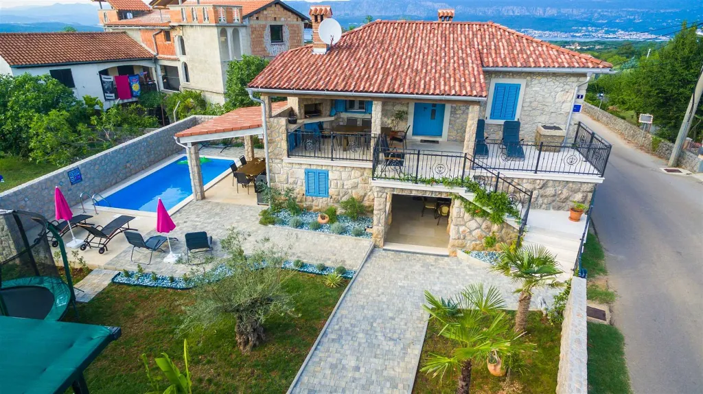 Hlapa Krk Apartment with Private Heated Pool