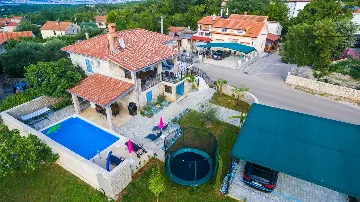 Hlapa Krk Apartment with Private Heated Pool