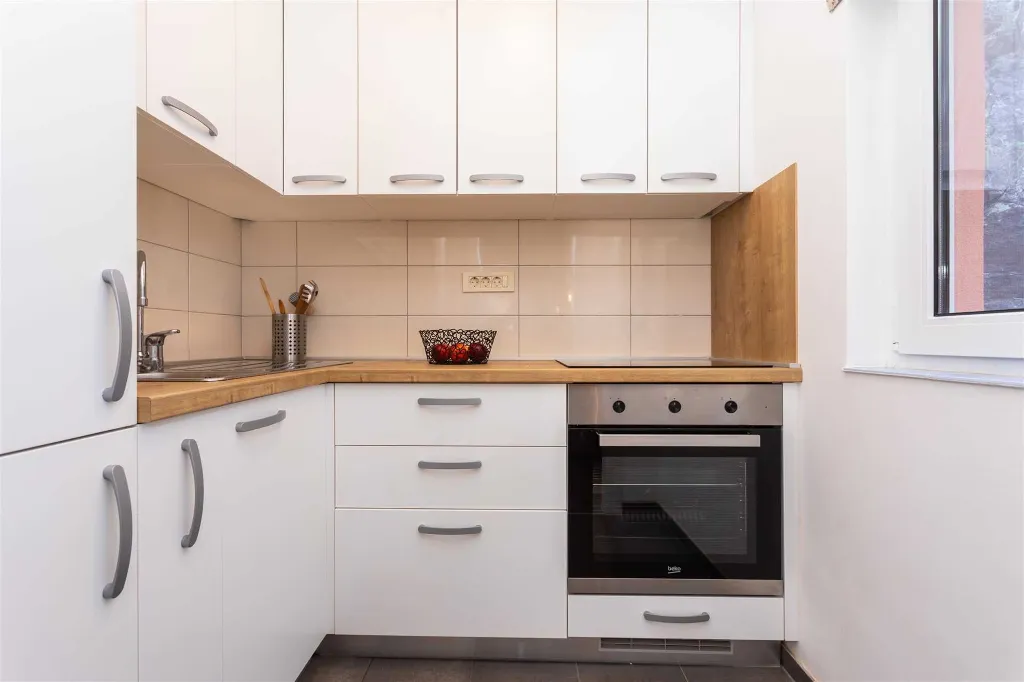 Seaside Apartment for 4 Guests in Vrbnik (Krk)