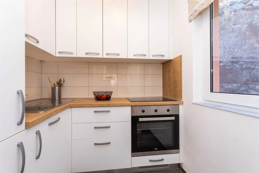 Seaside Apartment for 4 Guests in Vrbnik (Krk)