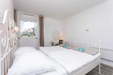 Seaside Apartment for 4 Guests in Vrbnik (Krk)