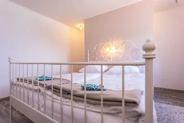 Seaside Apartment for 4 Guests in Vrbnik (Krk)