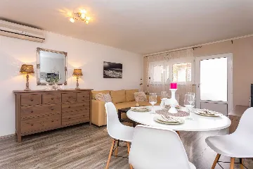 Seaside Apartment for 4 Guests in Vrbnik (Krk)