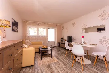 Seaside Apartment for 4 Guests in Vrbnik (Krk)