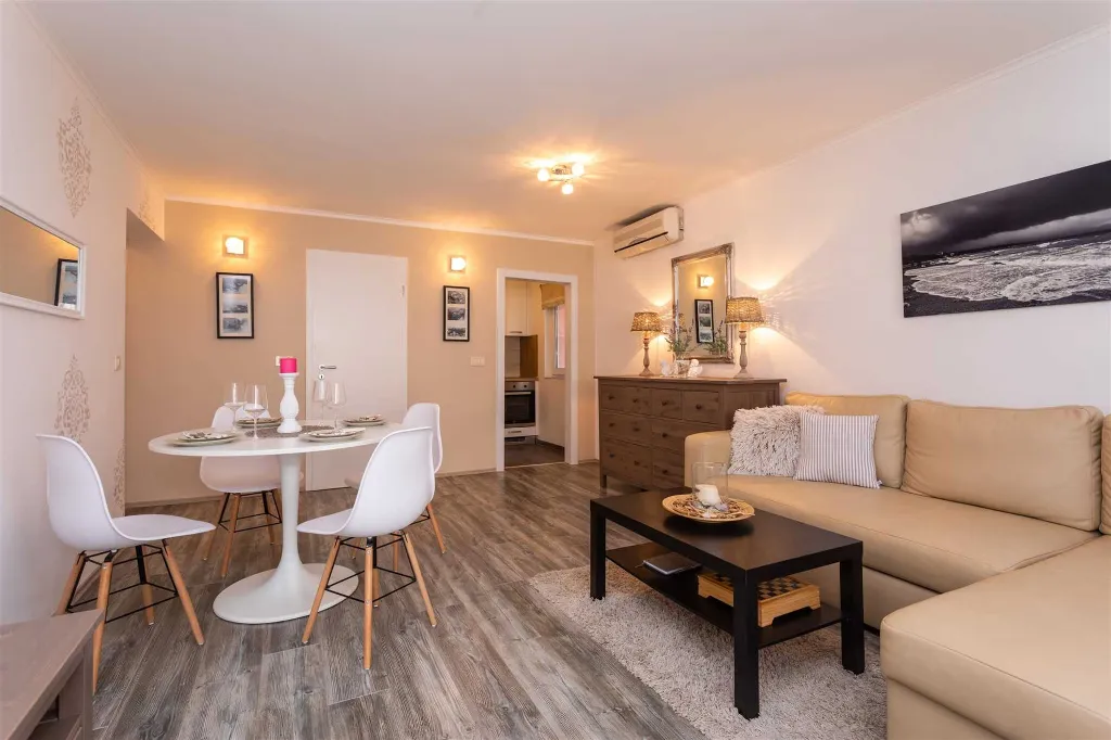Seaside Apartment for 4 Guests in Vrbnik (Krk)