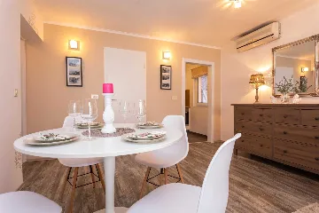 Seaside Apartment for 4 Guests in Vrbnik (Krk)